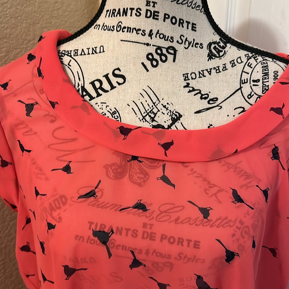 Plane Sheer coral sleeveless blouse XL with navy bird print - Picture 2 of 6